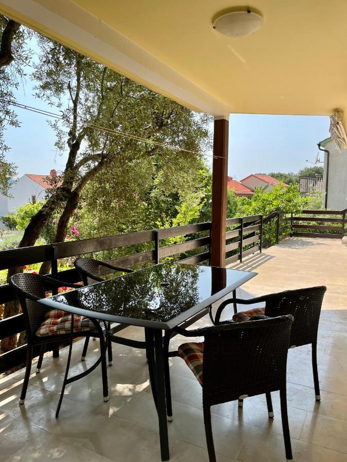 Apartmani Zora Cres Dış mekan fotoğraf